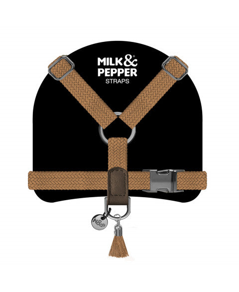 MILK & PEPPER Straps Harness Kaya - porté par un chien