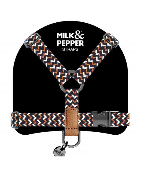 MILK & PEPPER Trimaran Harness Straps - porté par un chien