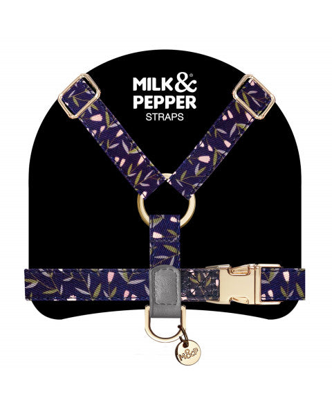 MILK & PEPPER Zenith Harness Straps - porté par un chien